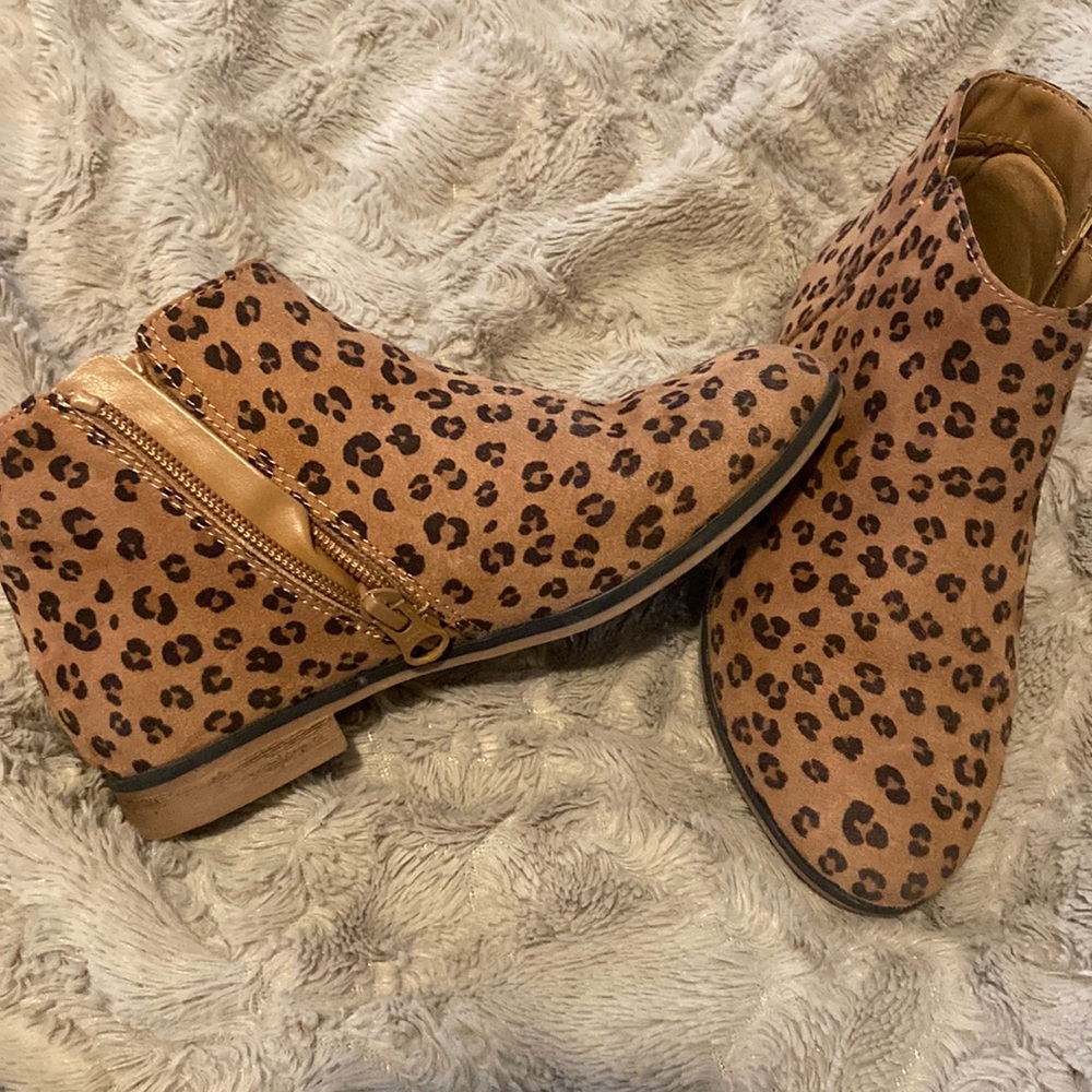 Size 1 Cat 🐱 & Jack Leopard boots